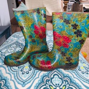 Women’s rain boots